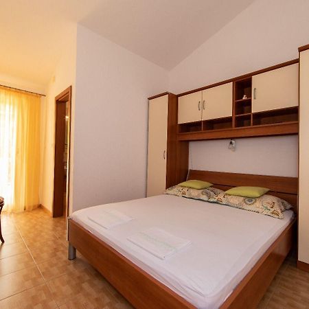Apartments Ruzica - sea view Igrane Esterno foto